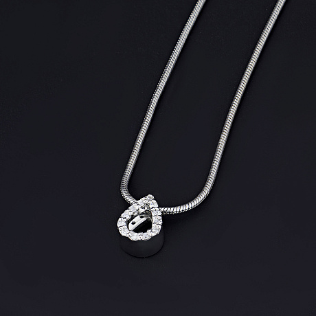 Классическая подвеска из белого золота с бриллиантами