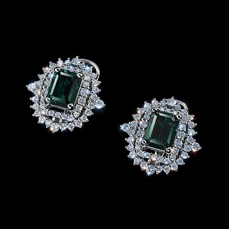 Серьги из комбинированного золота с и изумрудами