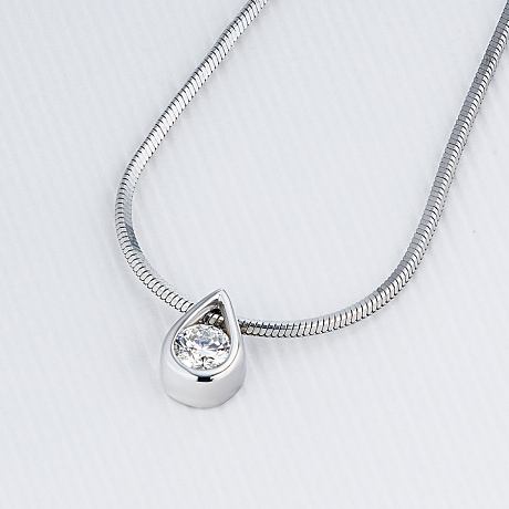 Подвеска из белого золота с бриллиантом