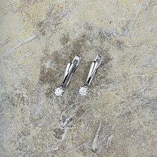 Серьги из белого золота с бриллиантом