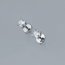 Пусеты из белого золота с бриллиантом