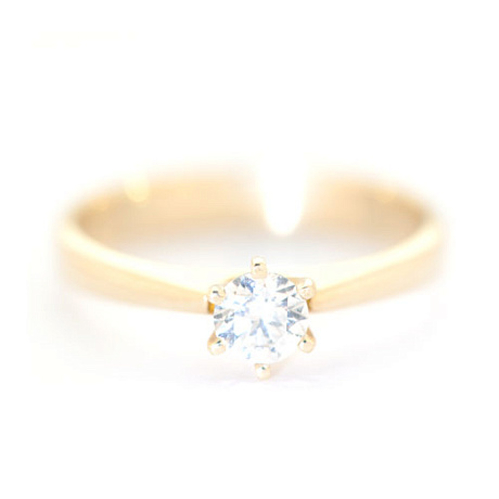 Кольцо из желтого золота с бриллиантом