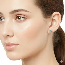 Пусеты из серебра с и изумрудами и бриллиантами