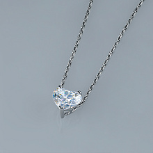 Подвеска из белого золота с бриллиантом