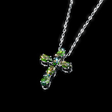 Подвеска из серебра с хромдиопсидами