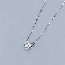 Колье из белого золота с бриллиантом