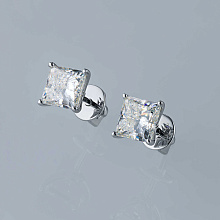 Пусеты из белого золота с бриллиантом