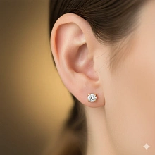 Пусеты из желтого золота с бриллиантом