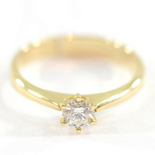 Кольцо из желтого золота с бриллиантом