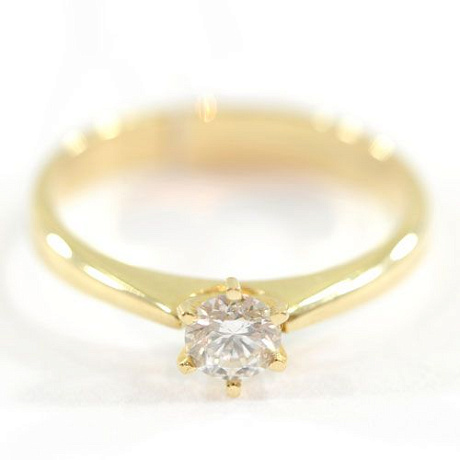 Кольцо из желтого золота с бриллиантом