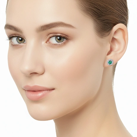 Пусеты из серебра с и изумрудами