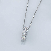 Классическая подвеска из белого золота c бриллиантами