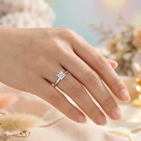 Кольцо из белого золота