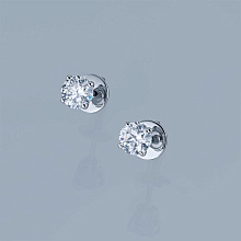 Пусеты из белого золота с бриллиантом