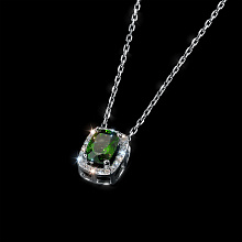 Подвеска из белого золота с и хромдиопсидом и бриллиантами выращенными