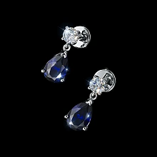 Пусеты из комбинированного золота с и сапфирами и бриллиантами