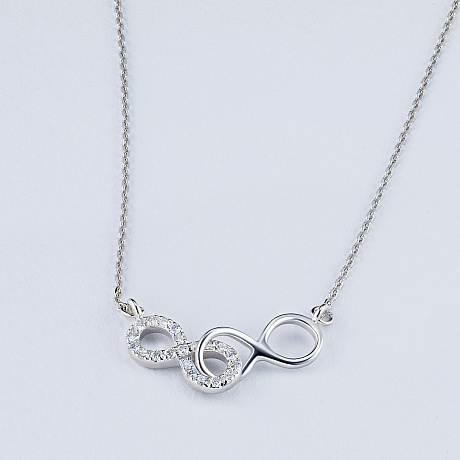 Колье из белого золота с бриллиантами