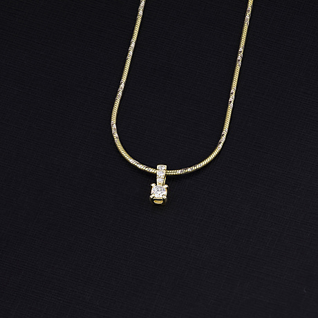 Подвеска из желтого золота с бриллиантами