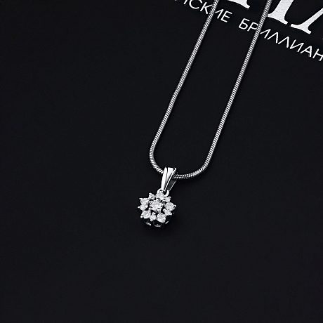 Подвеска из комбинированного золота с бриллиантами