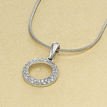 Подвеска из белого золота c бриллиантами