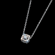 Классическая подвеска из серебра c бриллиантами