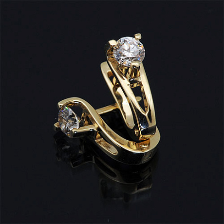 Серьги из комбинированного золота с бриллиантами