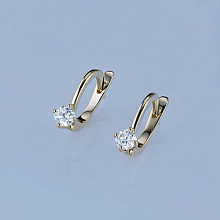 Серьги из желтого золота с бриллиантом