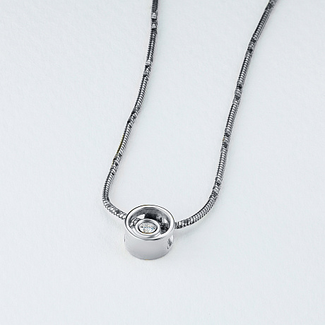 Классическая подвеска из белого золота с бриллиантом