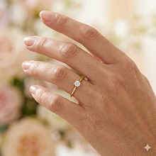 Помолвочное кольцо из желтого золота с бриллиантом