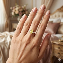 Помолвочное кольцо из белого золота с бриллиантом