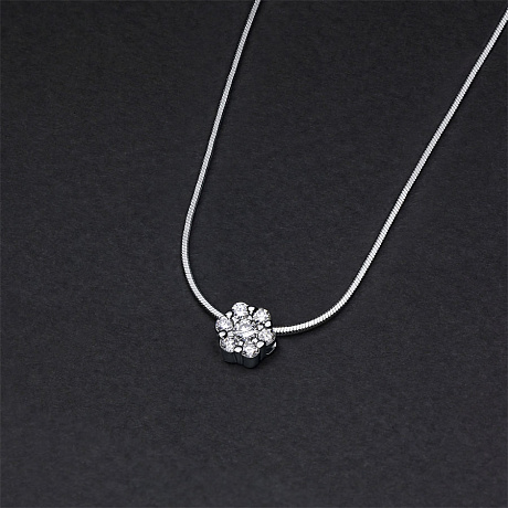 Классическая подвеска из белого золота с бриллиантами