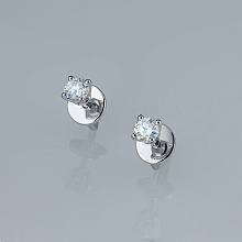 Пусеты из белого золота с бриллиантом