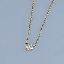 Колье из желтого золота с бриллиантом