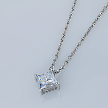 Колье из белого золота с бриллиантом