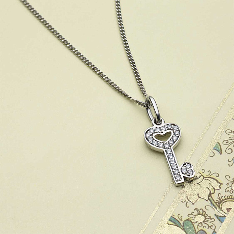 Подвеска из комбинированного золота с бриллиантами