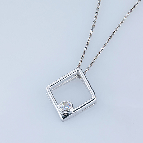 Подвеска из комбинированного золота с бриллиантом