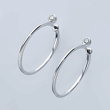 Серьги из белого золота с бриллиантом