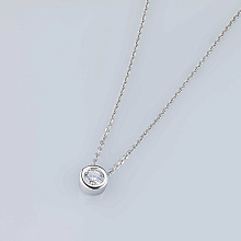 Колье из белого золота с бриллиантом