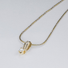 Классическая подвеска из желтого золота c бриллиантами