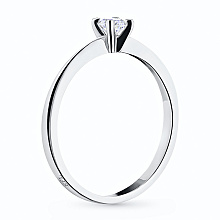 Классическое кольцо из белого золота с бриллиантом