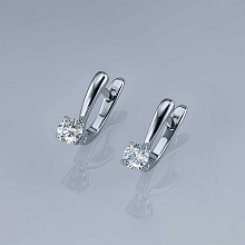 Серьги из белого золота с бриллиантом